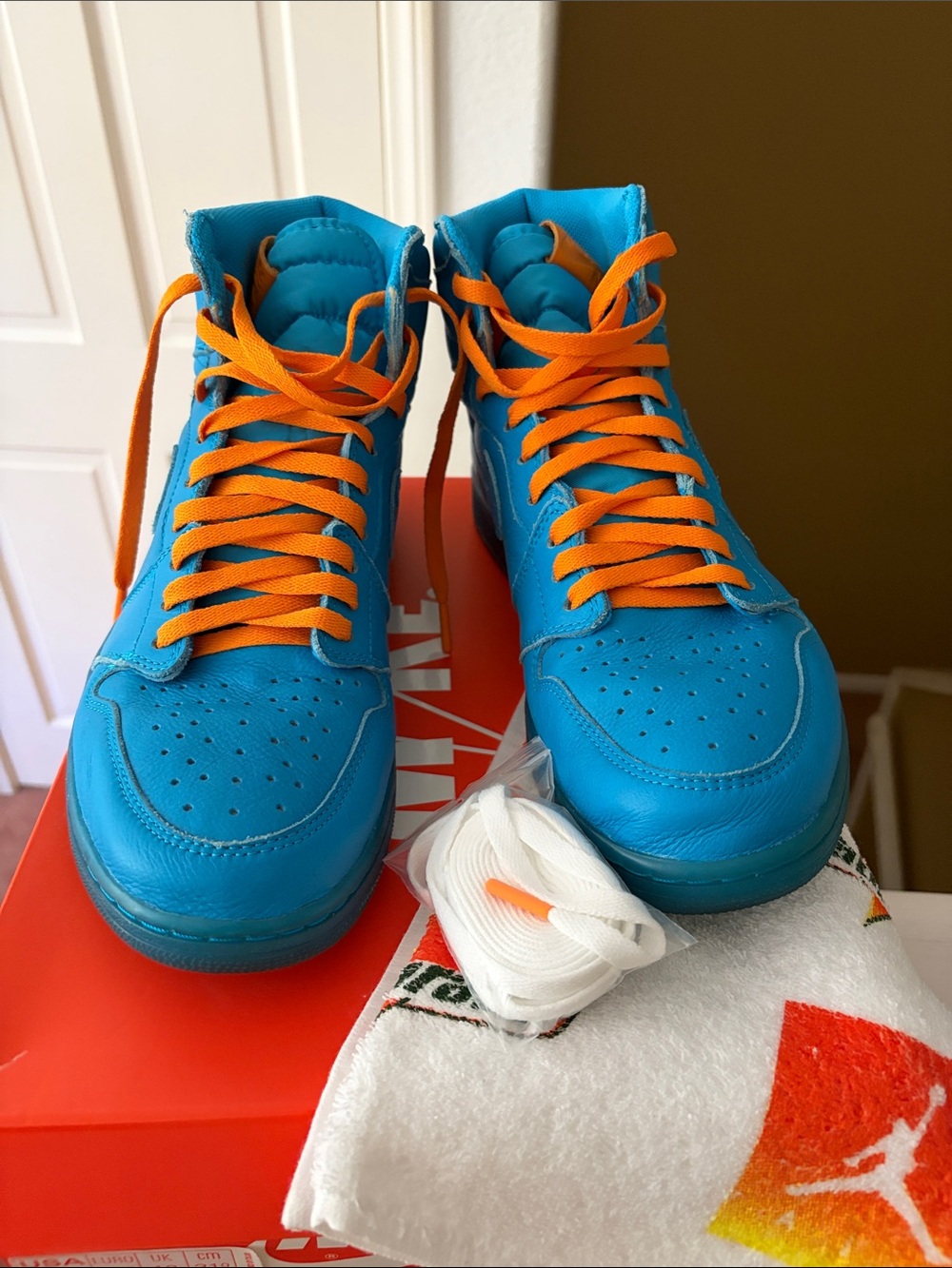 Nike men’s High-Top Sneakers Air Jordan one retro Gatorade, with Orange lacers